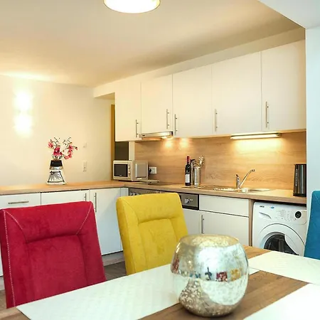 Ski-In Ski-Out Brunner Apartment Top 2 * ニーデラウ