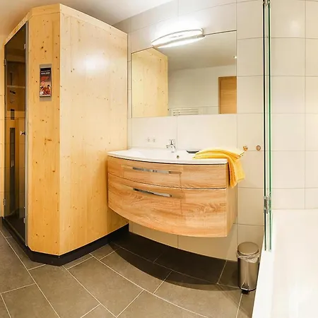 Ski-In Ski-Out Brunner Apartment Top 2